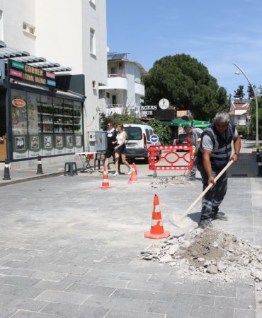 Büyükşehir ekiplerinden Kemer Liman Caddesi’nde çalışma (3)